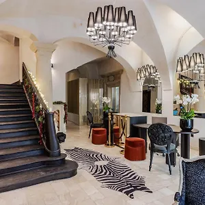 מלון Unicus Palace Old Town - Destigo *****