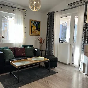 The Yellow House In Apartment